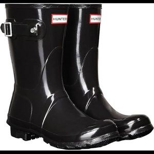 Short black shiny hunter boots